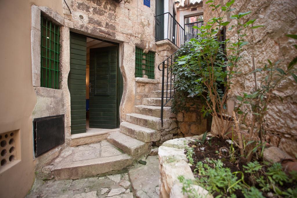 Deluxe Apartment Casa Flores With Sea View & Terrace Rovinj Luaran gambar